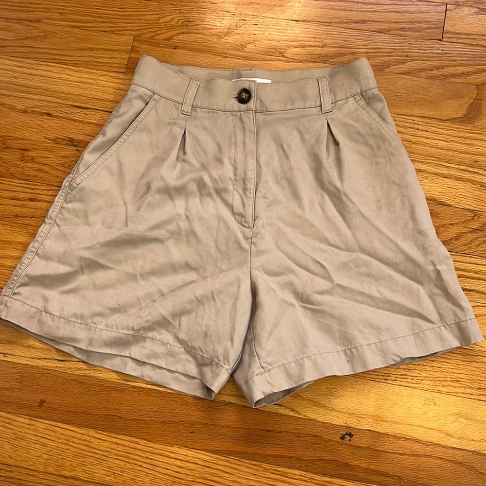 Soft flowy tan high waisted H&M shorts